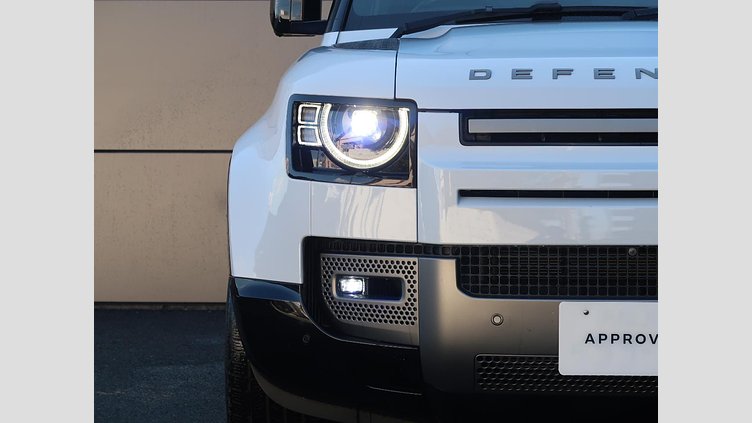 2021 認定中古車 Land Rover Defender 110 ユーロンホワイト D300 AWD（AT） X-DYNAMIC SE
