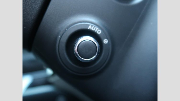 2021 認定中古車 Land Rover Defender 110 ユーロンホワイト D300 AWD（AT） X-DYNAMIC SE