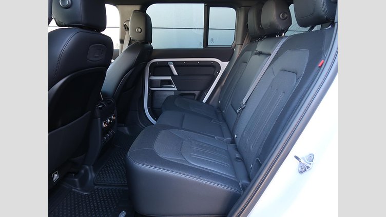 2021 認定中古車 Land Rover Defender 110 ユーロンホワイト D300 AWD（AT） X-DYNAMIC SE