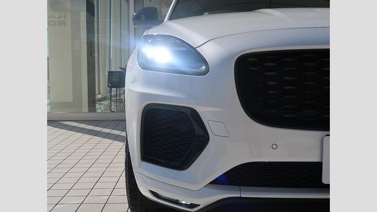 2024 認定中古車 Jaguar E-Pace オストゥーニパールホワイト D200マイルドハイブリッド（ディーゼル） R-DYNAMIC SE