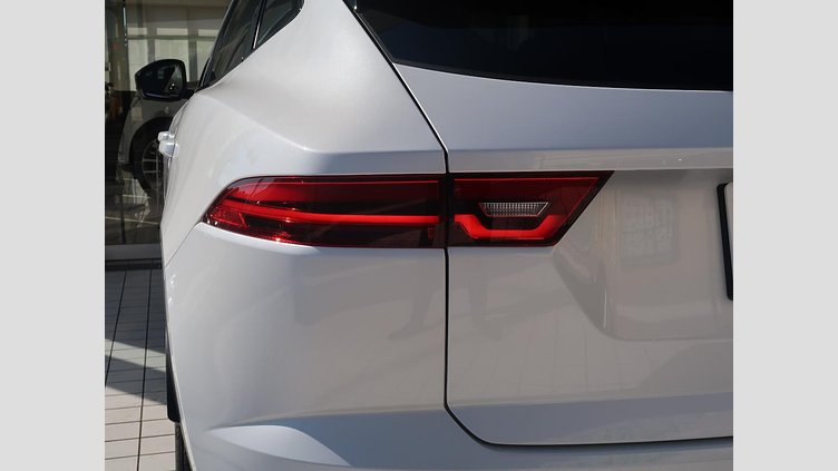 2024 認定中古車 Jaguar E-Pace オストゥーニパールホワイト D200マイルドハイブリッド（ディーゼル） R-DYNAMIC SE