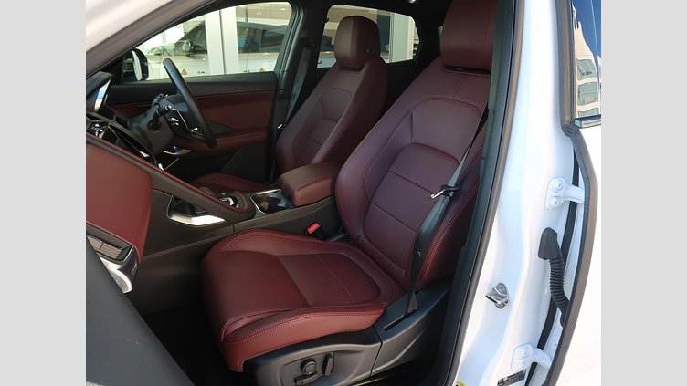 2024 認定中古車 Jaguar E-Pace オストゥーニパールホワイト D200マイルドハイブリッド（ディーゼル） R-DYNAMIC SE