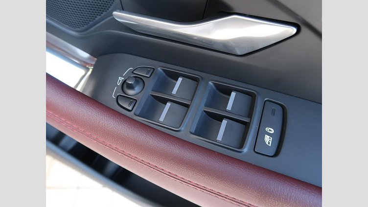 2024 認定中古車 Jaguar E-Pace オストゥーニパールホワイト D200マイルドハイブリッド（ディーゼル） R-DYNAMIC SE