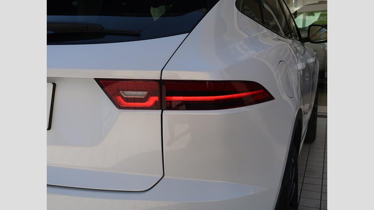 2024 認定中古車 Jaguar E-Pace オストゥーニパールホワイト D200マイルドハイブリッド（ディーゼル） R-DYNAMIC SE