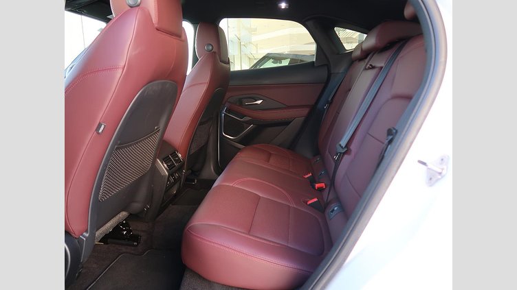 2024 認定中古車 Jaguar E-Pace オストゥーニパールホワイト D200マイルドハイブリッド（ディーゼル） R-DYNAMIC SE