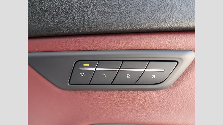 2024 認定中古車 Jaguar E-Pace オストゥーニパールホワイト D200マイルドハイブリッド（ディーゼル） R-DYNAMIC SE