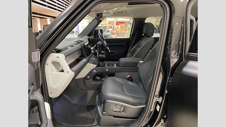 2023 認定中古車 Land Rover Defender 130 サントリーニブラック D300 AWD AUTOMATIC MHEV SE　EASTNOR Edition