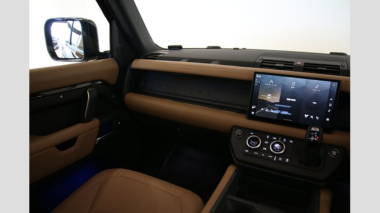 2025 認定中古車 Land Rover Defender 90 サントリーニブラック D350 ディーゼルマイルドハイブリッド X-Dynamic HSE