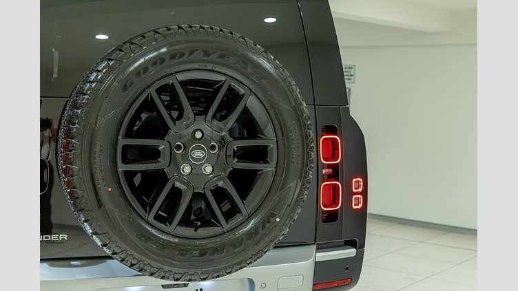 2025 New Land Rover Defender 110 Santorini Black 3.0 Diesel 200PS S
