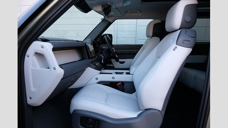 2025 認定中古車 Land Rover Defender 90 パンゲアグリーン D350 ディーゼルマイルドハイブリッド X-Dynamic HSE