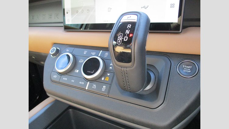 2024 認定中古車 Land Rover Defender 90 カルパチアングレイ D350 ディーゼルマイルドハイブリッド X-Dynamic HSE