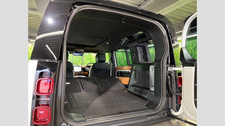 2023 認定中古車 Land Rover Defender 110 フジホワイト D300 AWD（AT） X-DYNAMIC HSE