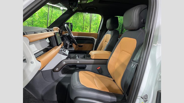 2023 認定中古車 Land Rover Defender 110 フジホワイト D300 AWD（AT） X-DYNAMIC HSE