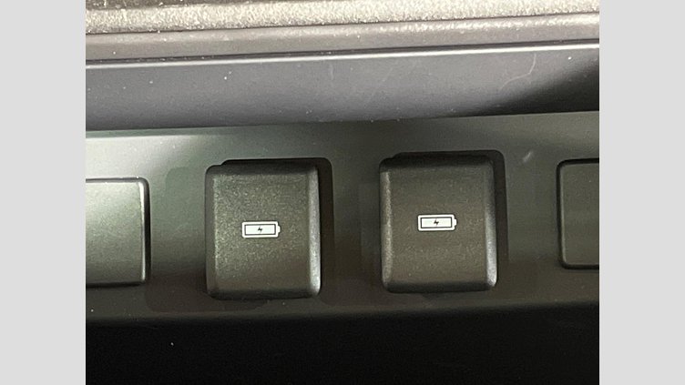 2023 認定中古車 Land Rover Defender 110 フジホワイト D300 AWD（AT） X-DYNAMIC HSE