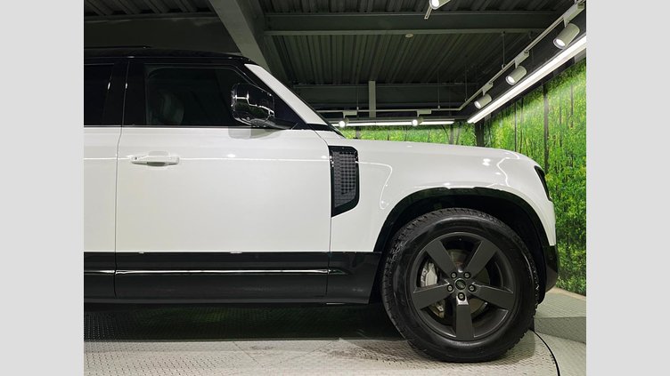 2023 認定中古車 Land Rover Defender 110 フジホワイト D300 AWD（AT） X-DYNAMIC HSE