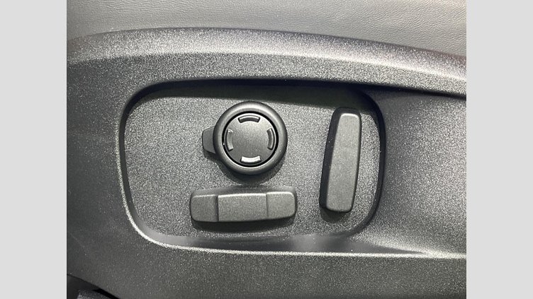 2023 認定中古車 Land Rover Defender 110 フジホワイト D300 AWD（AT） X-DYNAMIC HSE