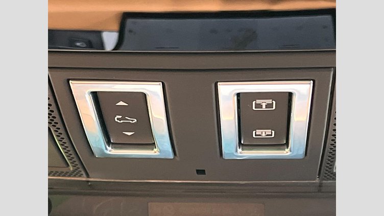 2023 認定中古車 Land Rover Defender 110 フジホワイト D300 AWD（AT） X-DYNAMIC HSE