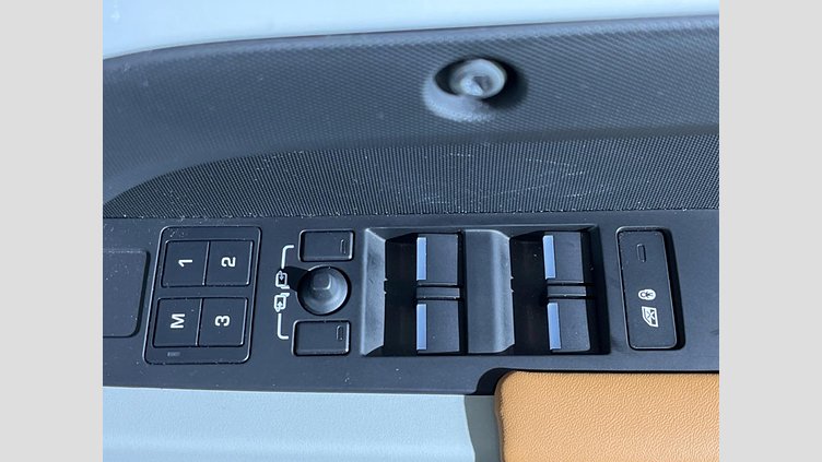 2023 認定中古車 Land Rover Defender 110 フジホワイト D300 AWD（AT） X-DYNAMIC HSE