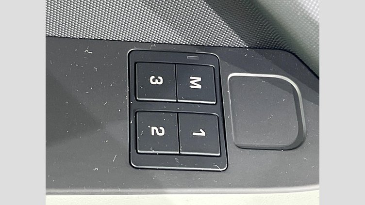 2023 認定中古車 Land Rover Defender 110 フジホワイト D300 AWD（AT） X-DYNAMIC HSE