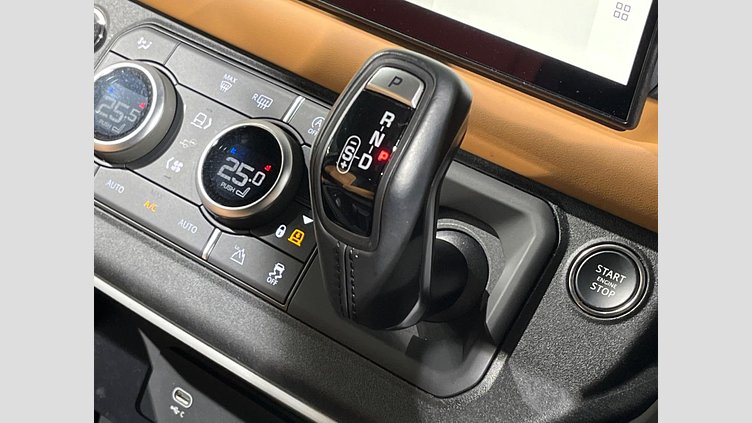 2023 認定中古車 Land Rover Defender 110 フジホワイト D300 AWD（AT） X-DYNAMIC HSE