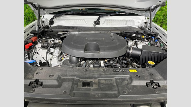 2023 認定中古車 Land Rover Defender 110 フジホワイト D300 AWD（AT） X-DYNAMIC HSE