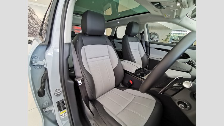 2024 認定中古車 Land Rover Range Rover Evoque アロイオスグレイ P300eプラグインハイブリッド（ガソリン） スタンダードホイールベース DYNAMIC HSE