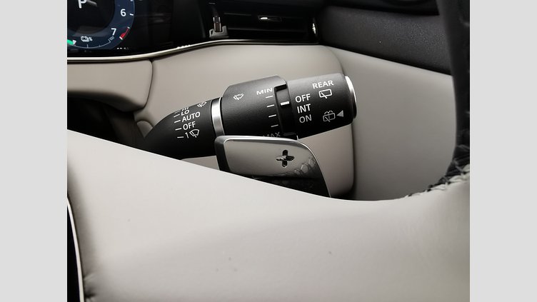 2024 認定中古車 Land Rover Range Rover Evoque アロイオスグレイ P300eプラグインハイブリッド（ガソリン） スタンダードホイールベース DYNAMIC HSE