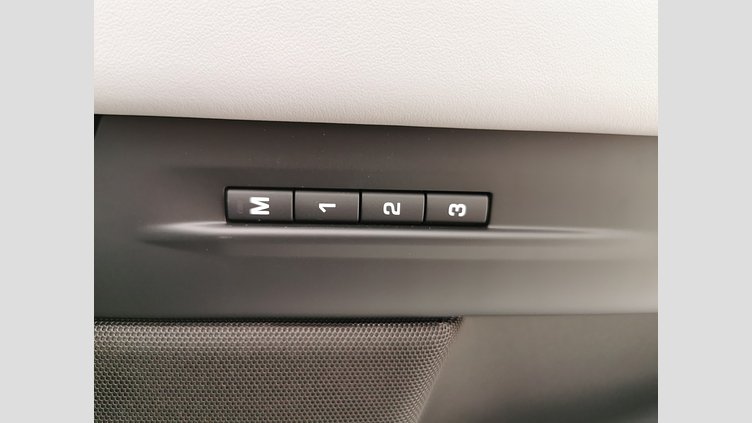 2024 認定中古車 Land Rover Range Rover Evoque アロイオスグレイ P300eプラグインハイブリッド（ガソリン） スタンダードホイールベース DYNAMIC HSE