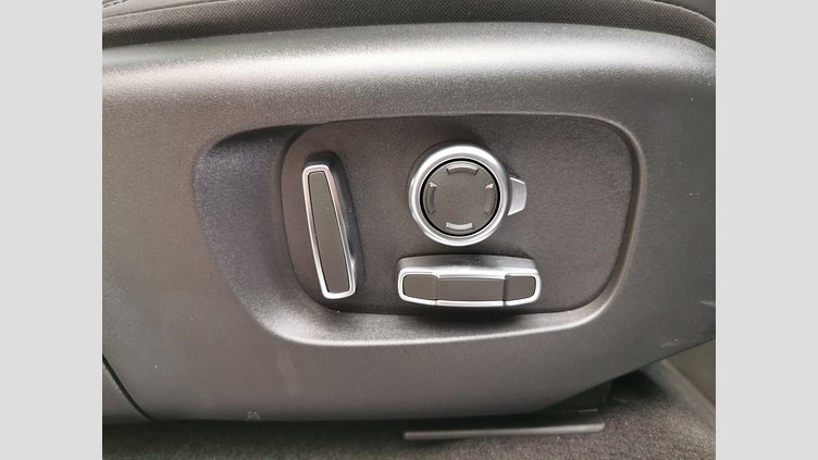 2024 認定中古車 Land Rover Range Rover Evoque アロイオスグレイ P300eプラグインハイブリッド（ガソリン） スタンダードホイールベース DYNAMIC HSE