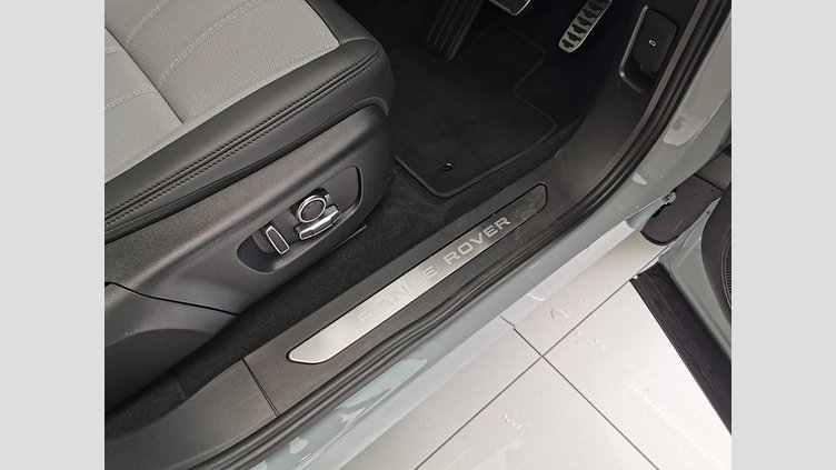 2024 認定中古車 Land Rover Range Rover Evoque アロイオスグレイ P300eプラグインハイブリッド（ガソリン） スタンダードホイールベース DYNAMIC HSE