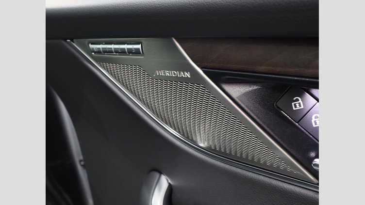 2022 認定中古車 Jaguar F-Pace アイガーグレイ D204 AWD（オートマチック）MHEV R-DYNAMIC SE