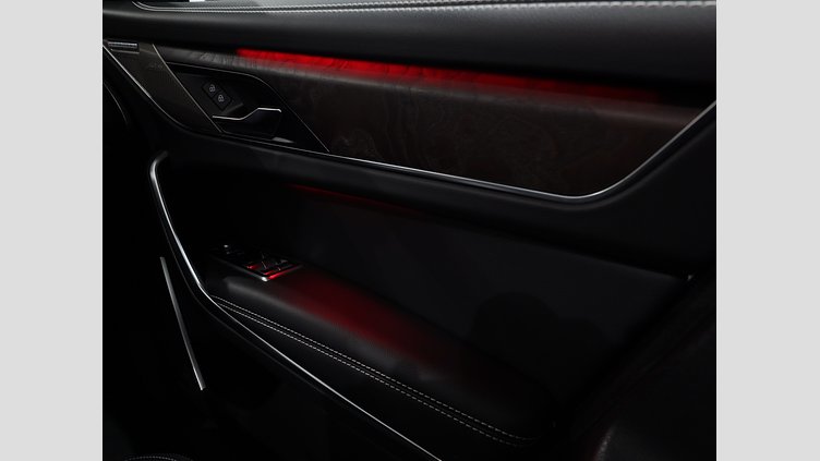 2022 認定中古車 Jaguar F-Pace アイガーグレイ D204 AWD（オートマチック）MHEV R-DYNAMIC SE