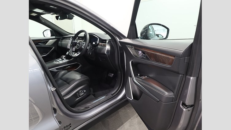 2022 認定中古車 Jaguar F-Pace アイガーグレイ D204 AWD（オートマチック）MHEV R-DYNAMIC SE