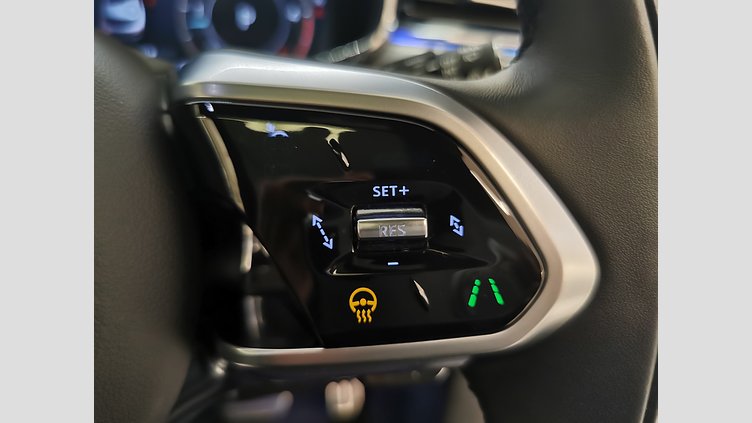 2023 認定中古車 Jaguar F-Pace オストゥーニパールホワイト D204 AWD（オートマチック）MHEV R-DYNAMIC SE