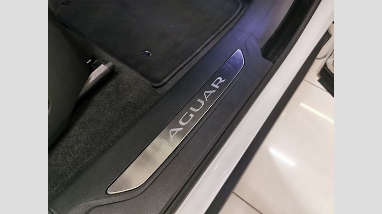 2023 認定中古車 Jaguar F-Pace オストゥーニパールホワイト D204 AWD（オートマチック）MHEV R-DYNAMIC SE