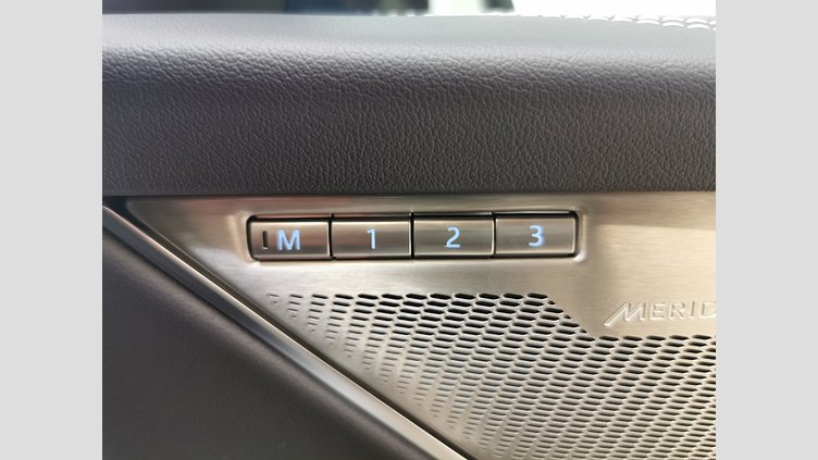 2023 認定中古車 Jaguar F-Pace オストゥーニパールホワイト D204 AWD（オートマチック）MHEV R-DYNAMIC SE