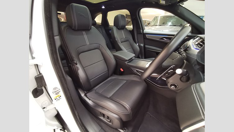 2023 認定中古車 Jaguar F-Pace オストゥーニパールホワイト D204 AWD（オートマチック）MHEV R-DYNAMIC SE