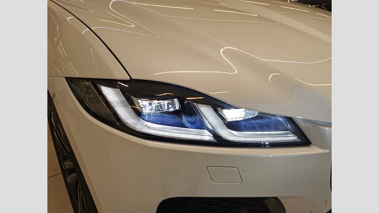 2023 認定中古車 Jaguar F-Pace オストゥーニパールホワイト D204 AWD（オートマチック）MHEV R-DYNAMIC SE