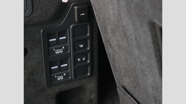 2025 認定中古車 Land Rover Discovery アイガーグレイ D350マイルドハイブリッド（ディーゼル） Dynamic SE