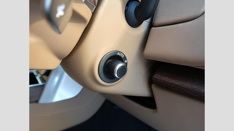 2023 認定中古車 Land Rover Range Rover オストゥーニパールホワイト D300 AWD MHEV（AT） スタンダードホイールベース AUTOBIOGRAPHY