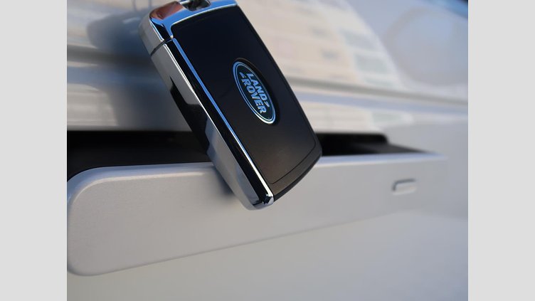 2021 認定中古車 Land Rover Range Rover Velar ユーロンホワイト D200 AWD（オートマチック） MHEV R-DYNAMIC S