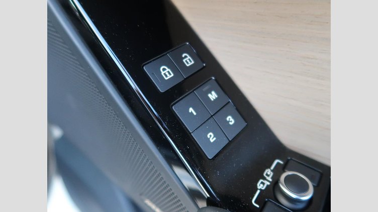 2021 認定中古車 Land Rover Range Rover Velar ユーロンホワイト D200 AWD（オートマチック） MHEV R-DYNAMIC S