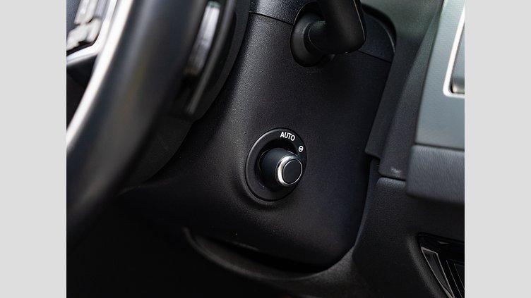 2016 認定中古車 Jaguar XF Fuji White 2.0PET ピュア　25ｔ