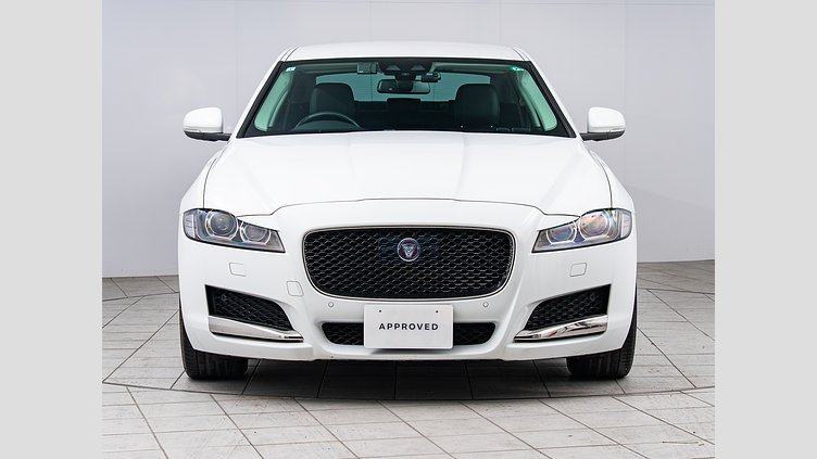 2016 認定中古車 Jaguar XF Fuji White 2.0PET ピュア　25ｔ