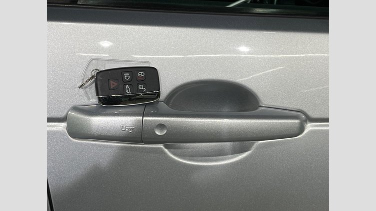 2017 認定中古車 Land Rover Discovery Indus Silver 3.0 litre V6 Supercharged Petrol HSE