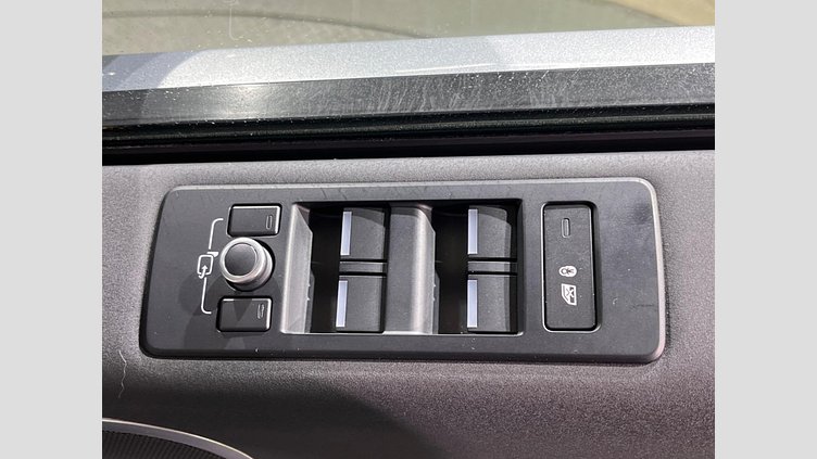 2017 認定中古車 Land Rover Discovery Indus Silver 3.0 litre V6 Supercharged Petrol HSE