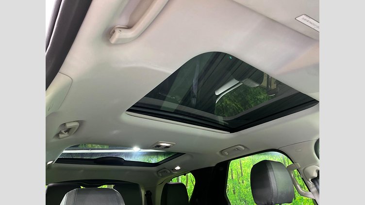 2017 認定中古車 Land Rover Discovery Indus Silver 3.0 litre V6 Supercharged Petrol HSE