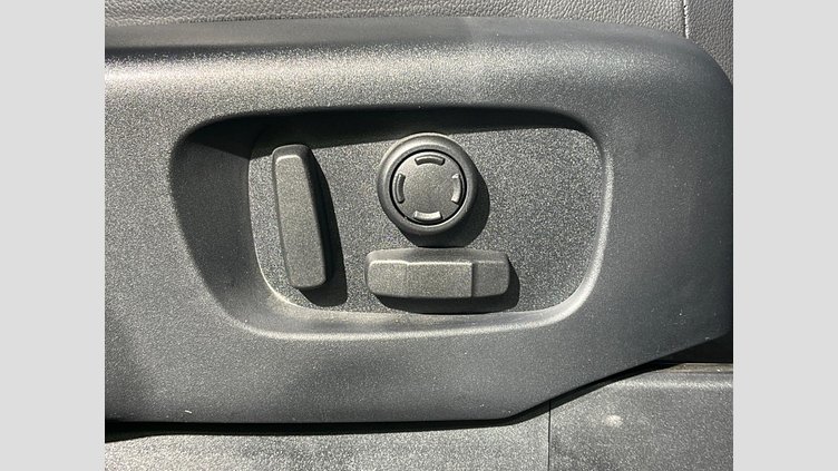 2017 認定中古車 Land Rover Discovery Indus Silver 3.0 litre V6 Supercharged Petrol HSE