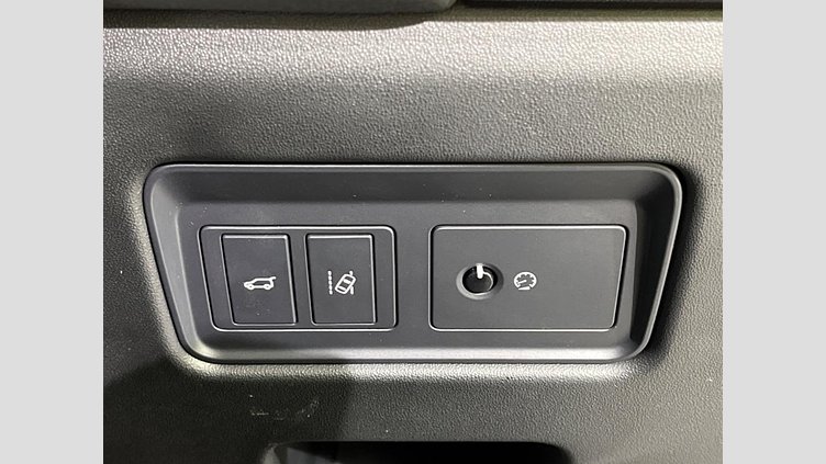 2017 認定中古車 Land Rover Discovery Indus Silver 3.0 litre V6 Supercharged Petrol HSE