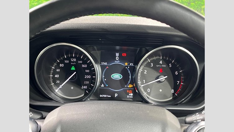 2017 認定中古車 Land Rover Discovery Indus Silver 3.0 litre V6 Supercharged Petrol HSE